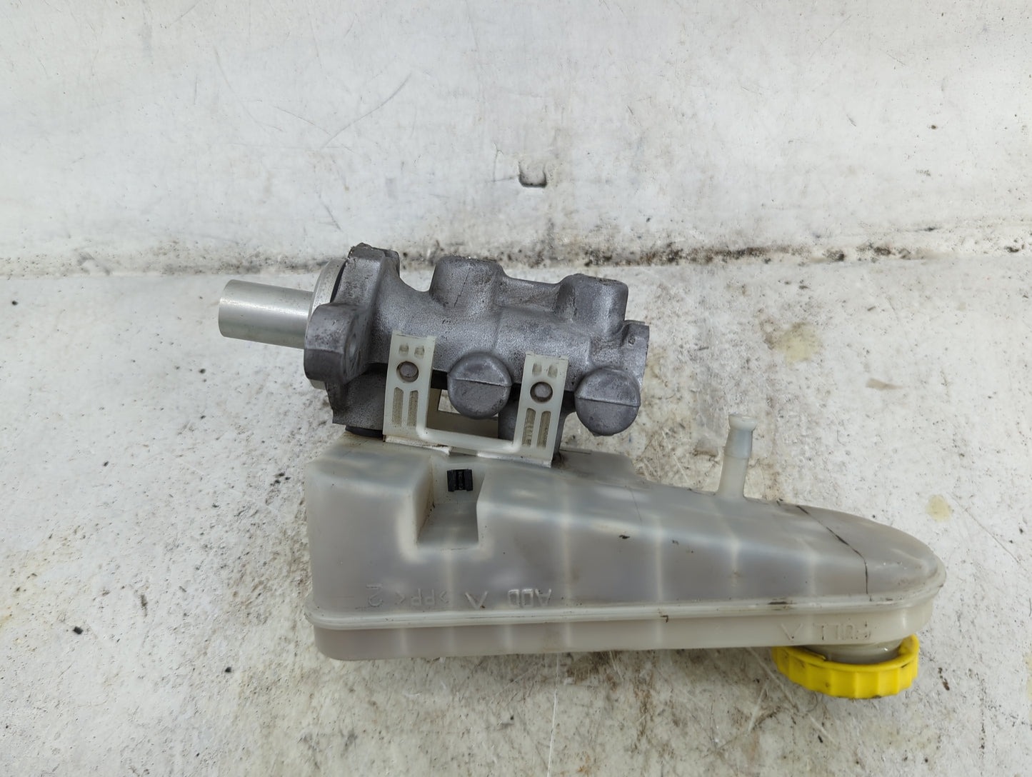 2011-2014 Chrysler 200 Brake Master Cylinder 1490499 - Oemusedautoparts1.com