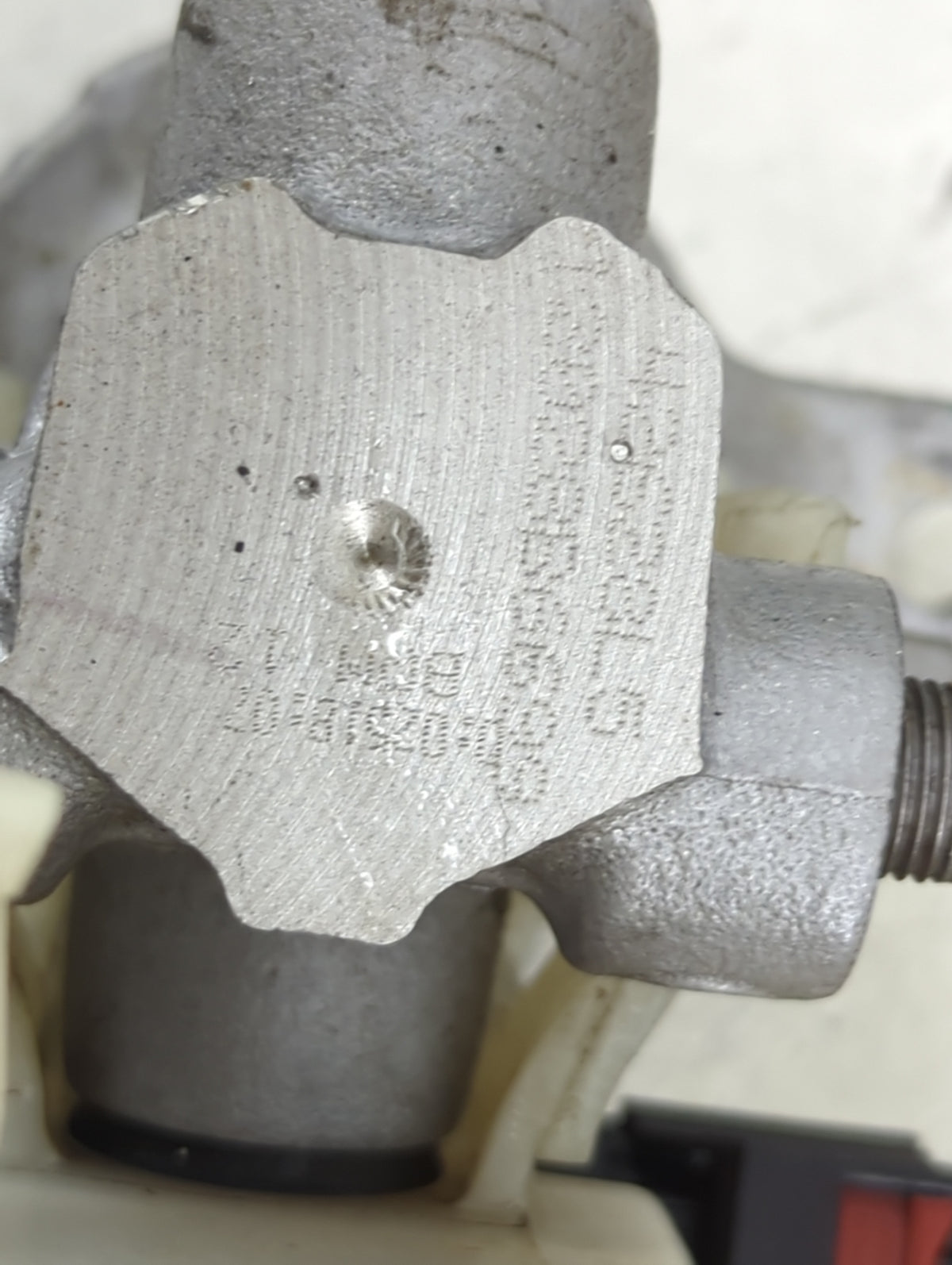 2011-2014 Chrysler 200 Brake Master Cylinder 1492348 - Oemusedautoparts1.com