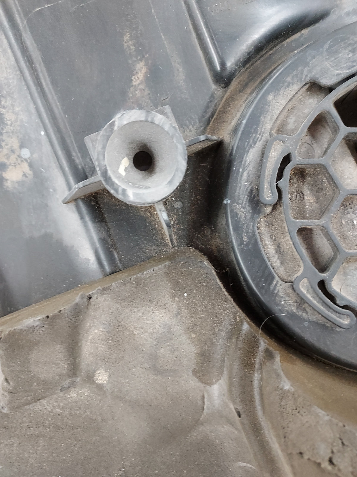 2012 Chrysler 200 Engine Cover 1496981 - Oemusedautoparts1.com