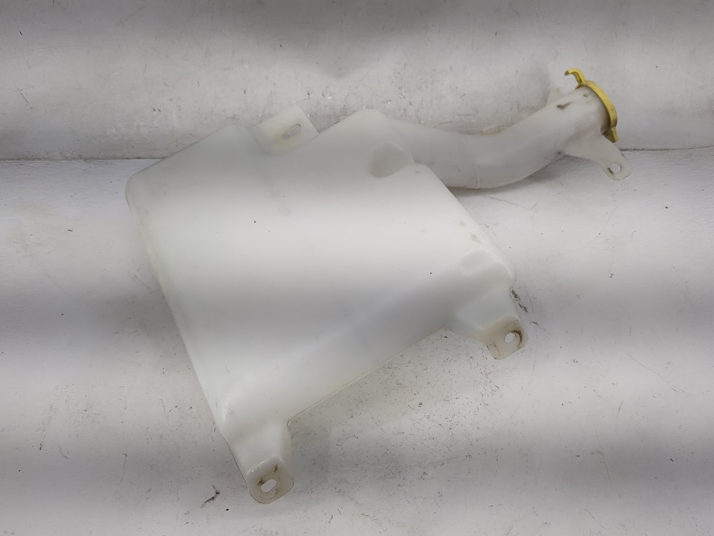 2011-2014 Chrysler 200 Windshield Washer Fluid Reservoir Bottle Oem 1497990 - Oemusedautoparts1.com