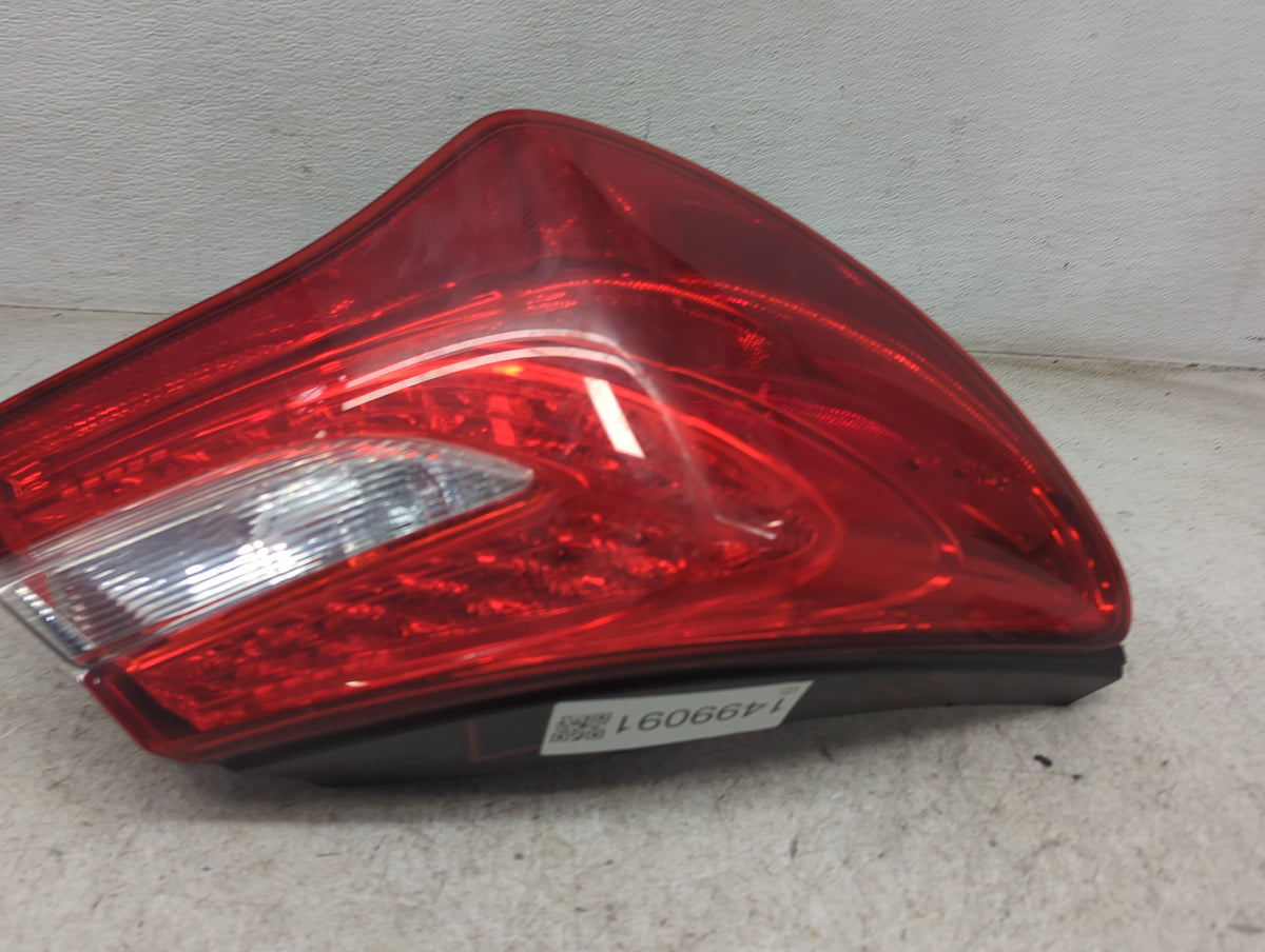 2012 Chrysler 200 Driver Left Side Deck Lid Mounted Tail Light 1499091 - Oemusedautoparts1.com
