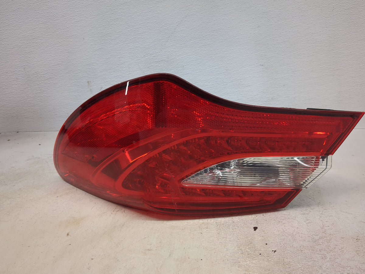 2011-2014 Chrysler 200 Passenger Right Side Deck Lid Mounted Tail Light 1513414 - Oemusedautoparts1.com