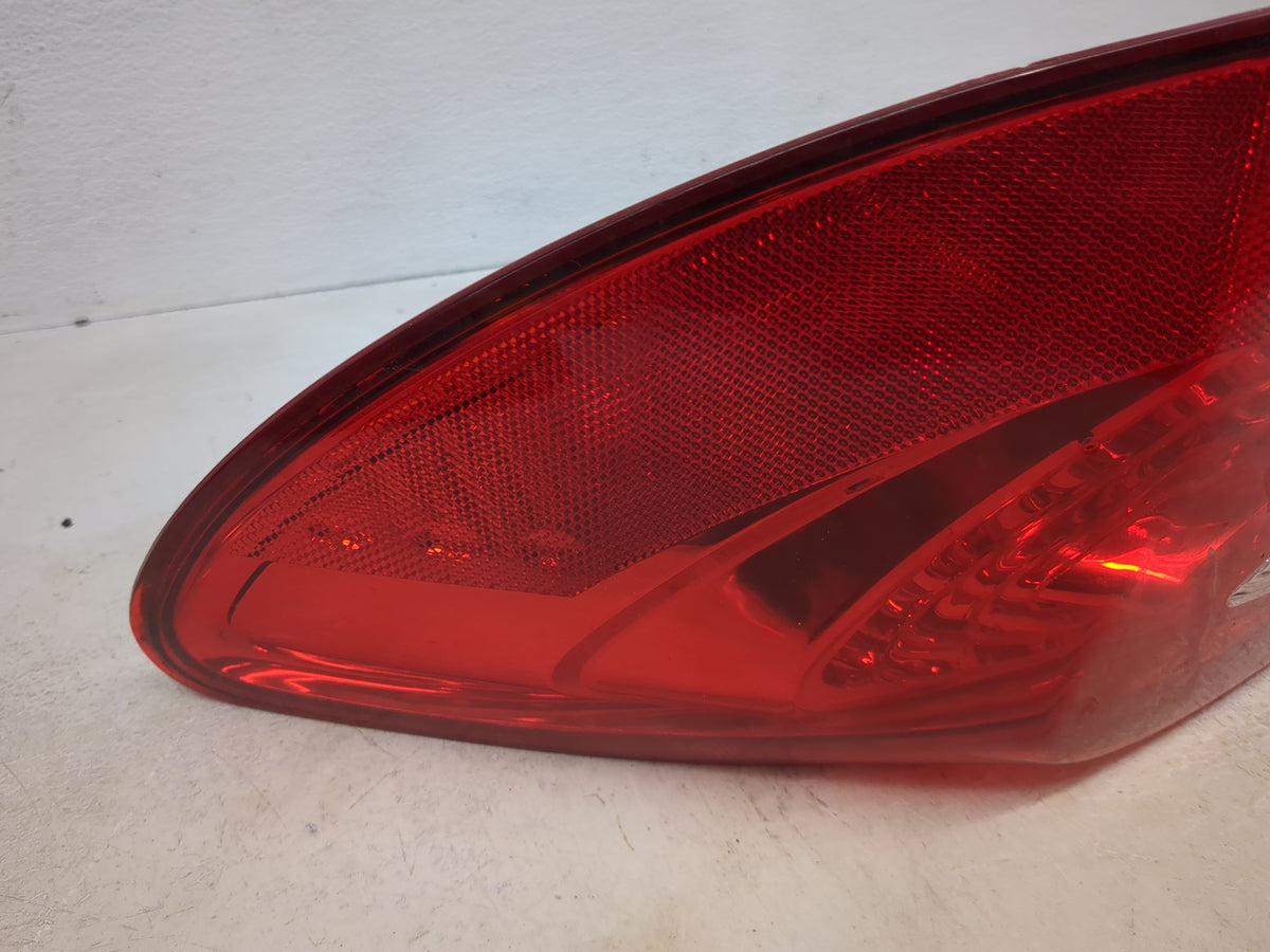 2011-2014 Chrysler 200 Passenger Right Side Deck Lid Mounted Tail Light 1513414 - Oemusedautoparts1.com