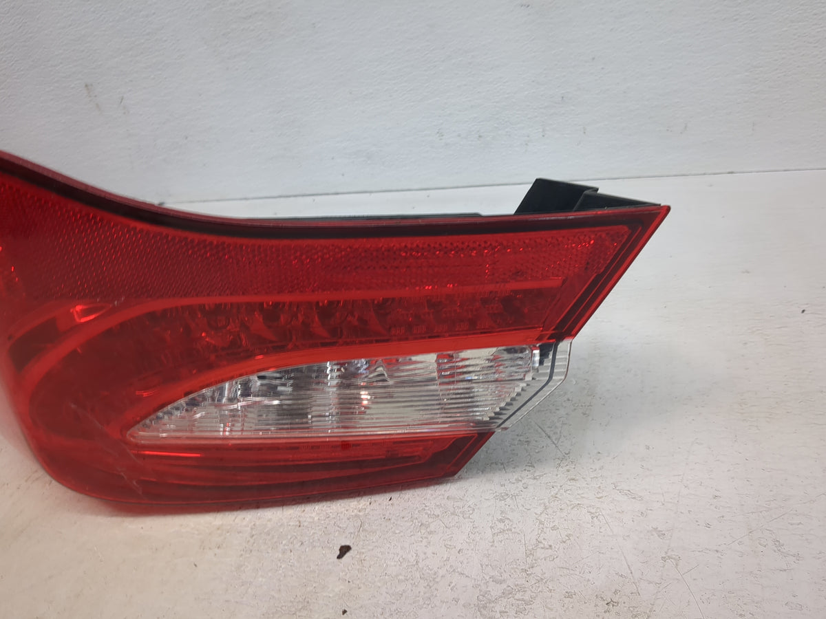 2011-2014 Chrysler 200 Passenger Right Side Deck Lid Mounted Tail Light 1513414 - Oemusedautoparts1.com
