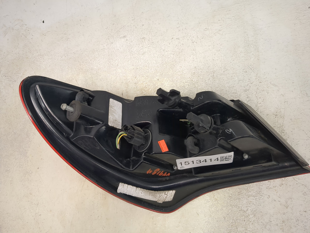 2011-2014 Chrysler 200 Passenger Right Side Deck Lid Mounted Tail Light 1513414 - Oemusedautoparts1.com