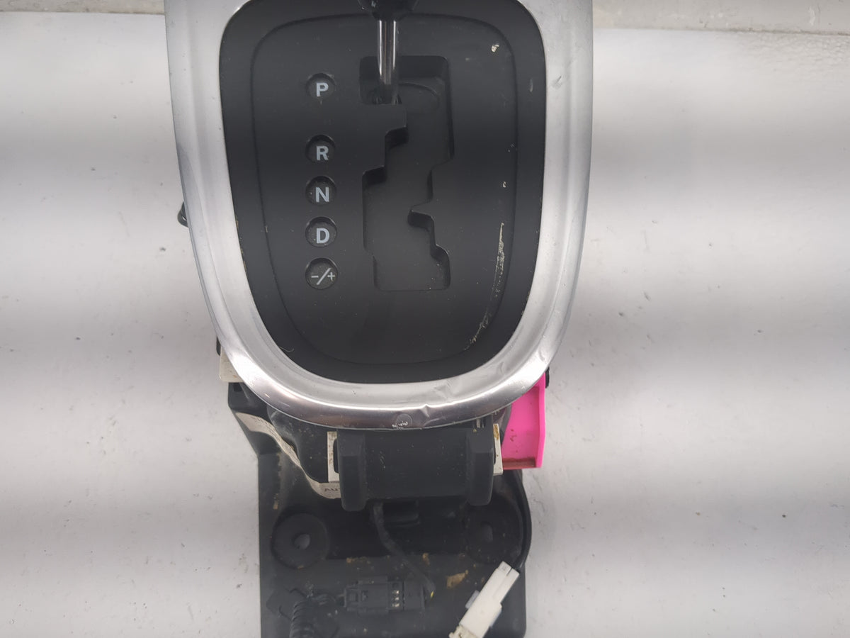 2012 Chrysler 200 Floor Console Assembly Shifter - Oemusedautoparts1.com