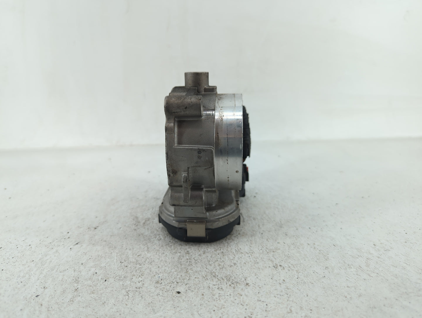 2011-2017 Chrysler 200 Throttle Body P/N:05184349AE 05184349AC Fits OEM Used Auto Parts - Oemusedautoparts1.com