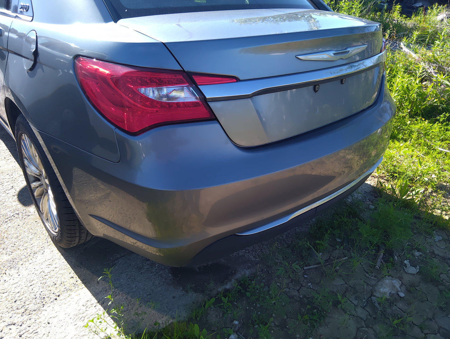 2011-2014 Chrysler 200 Rear Bumper Assembly Oem 5031820 - Oemusedautoparts1.com