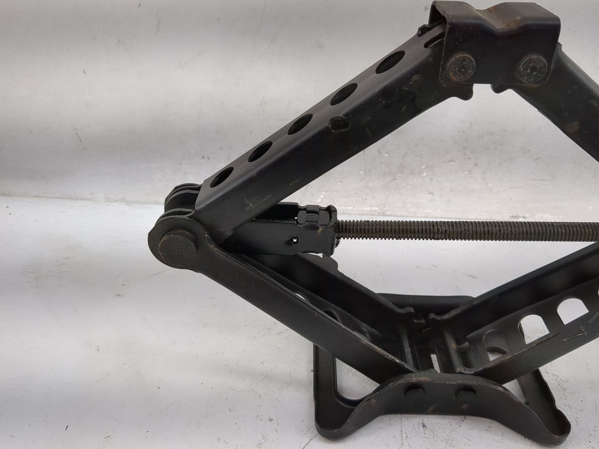 2012 Chrysler 200 Spare Scissor Car Jack 5033956 - Oemusedautoparts1.com