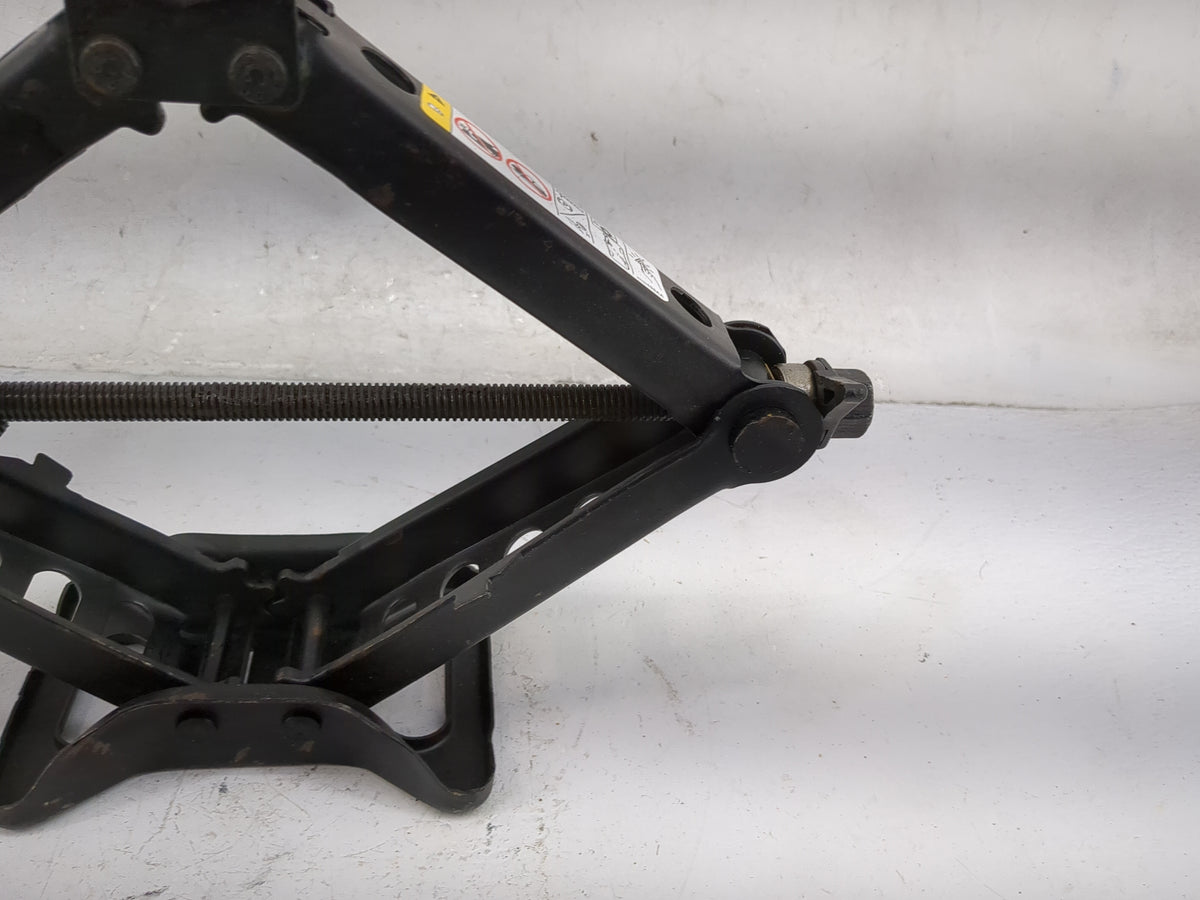 2012 Chrysler 200 Spare Scissor Car Jack 5033956 - Oemusedautoparts1.com