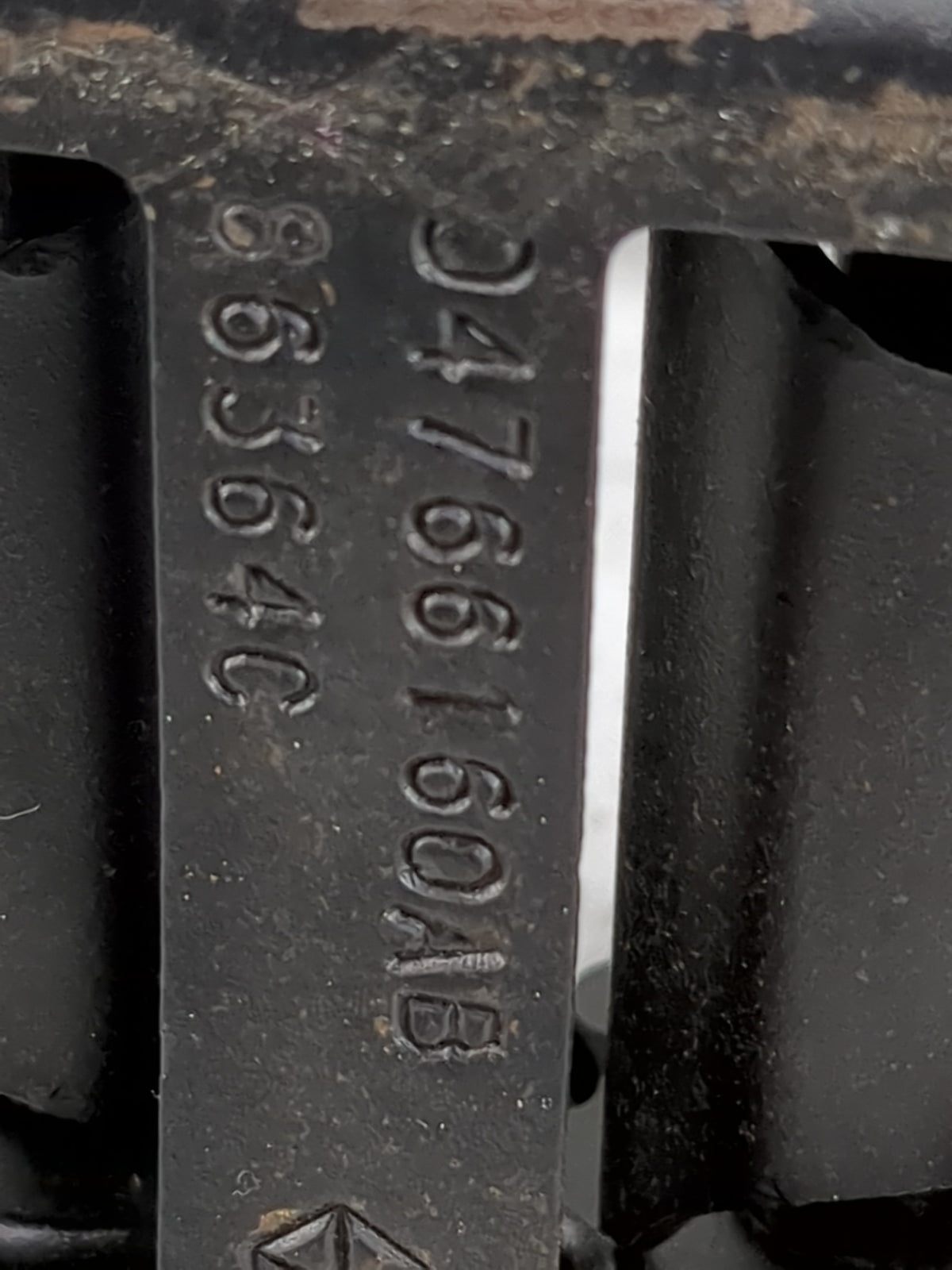 2012 Chrysler 200 Spare Scissor Car Jack 5033956 - Oemusedautoparts1.com