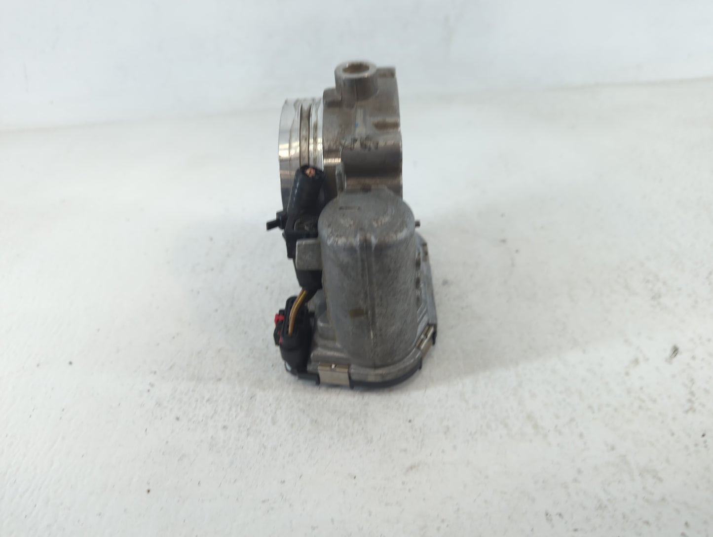 2011-2017 Chrysler 200 Throttle Body P/N:05184349AC 0 280 750 570 Fits OEM Used Auto Parts - Oemusedautoparts1.com