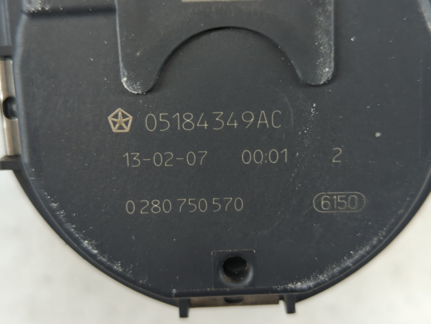 2011-2017 Chrysler 200 Throttle Body P/N:05184349AC 0 280 750 570 Fits OEM Used Auto Parts - Oemusedautoparts1.com