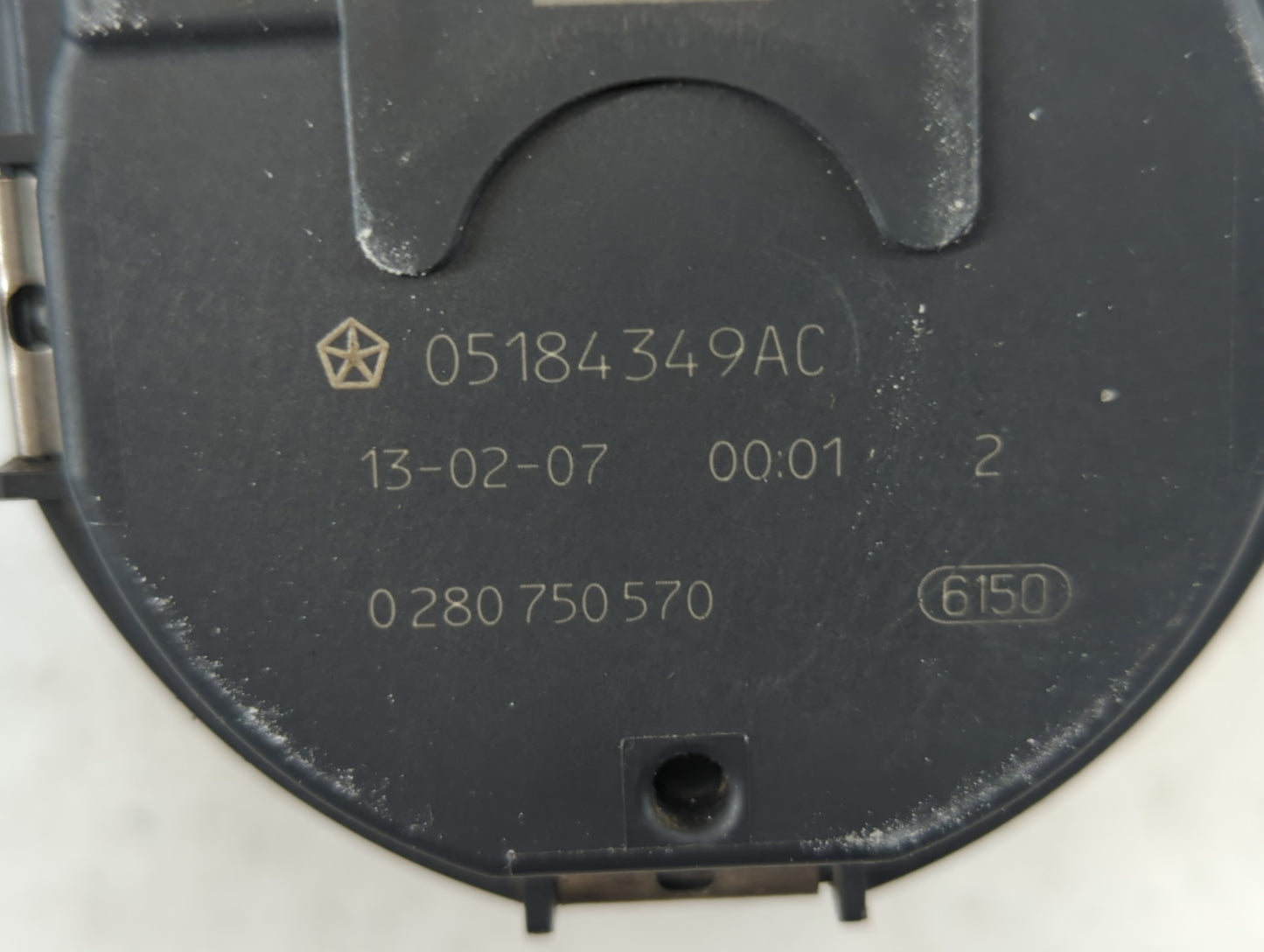 2011-2017 Chrysler 200 Throttle Body P/N:05184349AC 0 280 750 570 Fits OEM Used Auto Parts - Oemusedautoparts1.com
