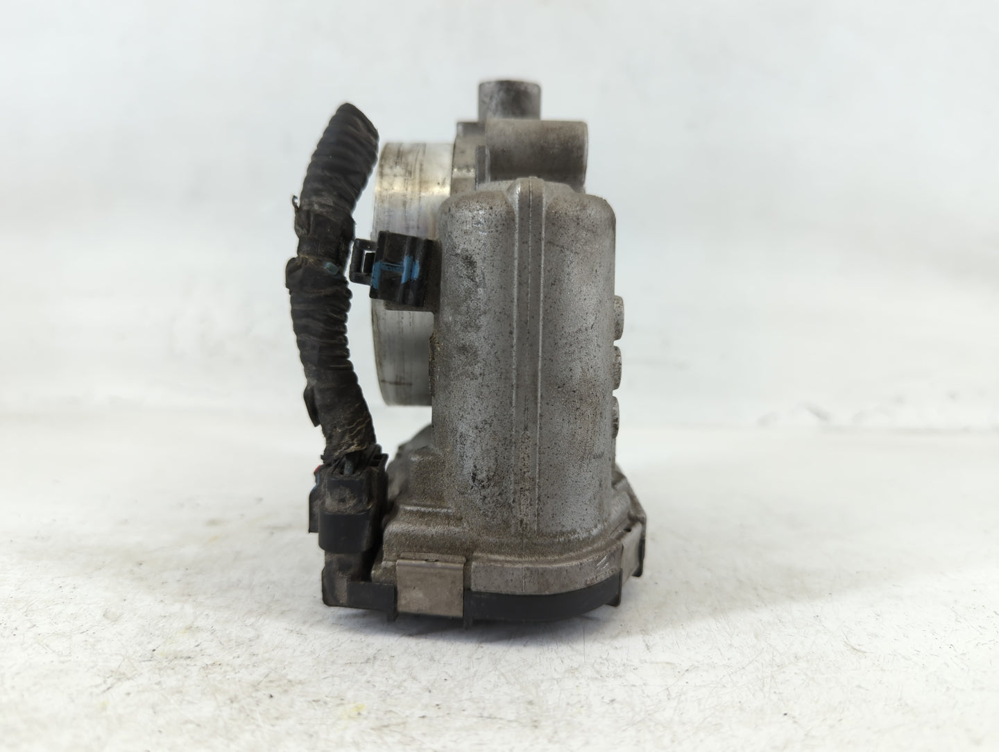 2011-2017 Chrysler 200 Throttle Body P/N:05184349AC 0 280 750 570 Fits OEM Used Auto Parts - Oemusedautoparts1.com