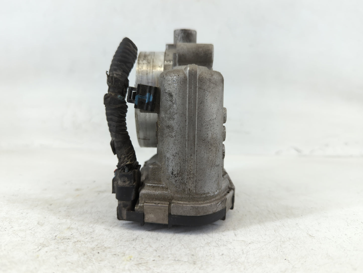 2011-2017 Chrysler 200 Throttle Body P/N:05184349AC 0 280 750 570 Fits OEM Used Auto Parts - Oemusedautoparts1.com