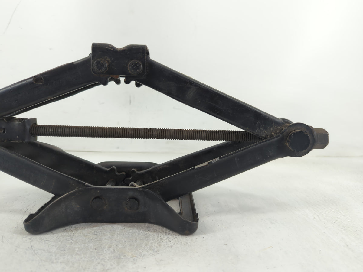 2012 Chrysler 200 Spare Scissor Car Jack 683691 - Oemusedautoparts1.com