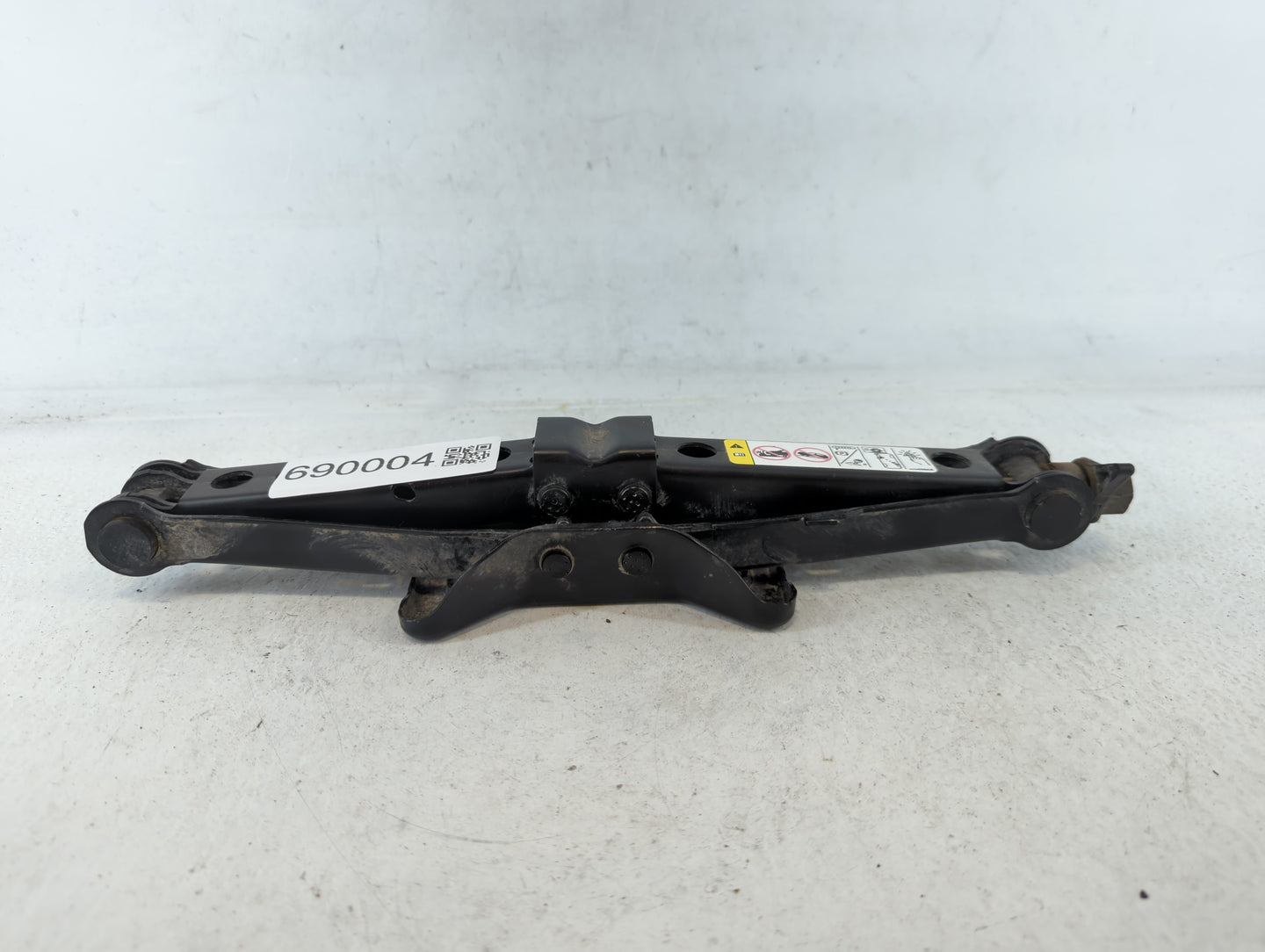 2012 Chrysler 200 Spare Scissor Car Jack 690004 - Oemusedautoparts1.com