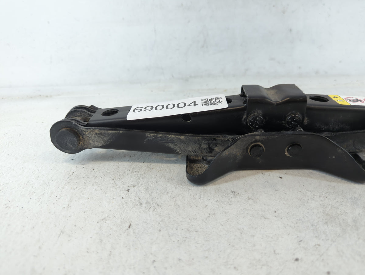 2012 Chrysler 200 Spare Scissor Car Jack 690004 - Oemusedautoparts1.com