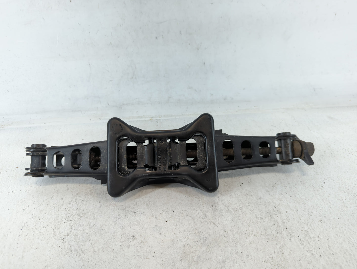 2012 Chrysler 200 Spare Scissor Car Jack 690004 - Oemusedautoparts1.com
