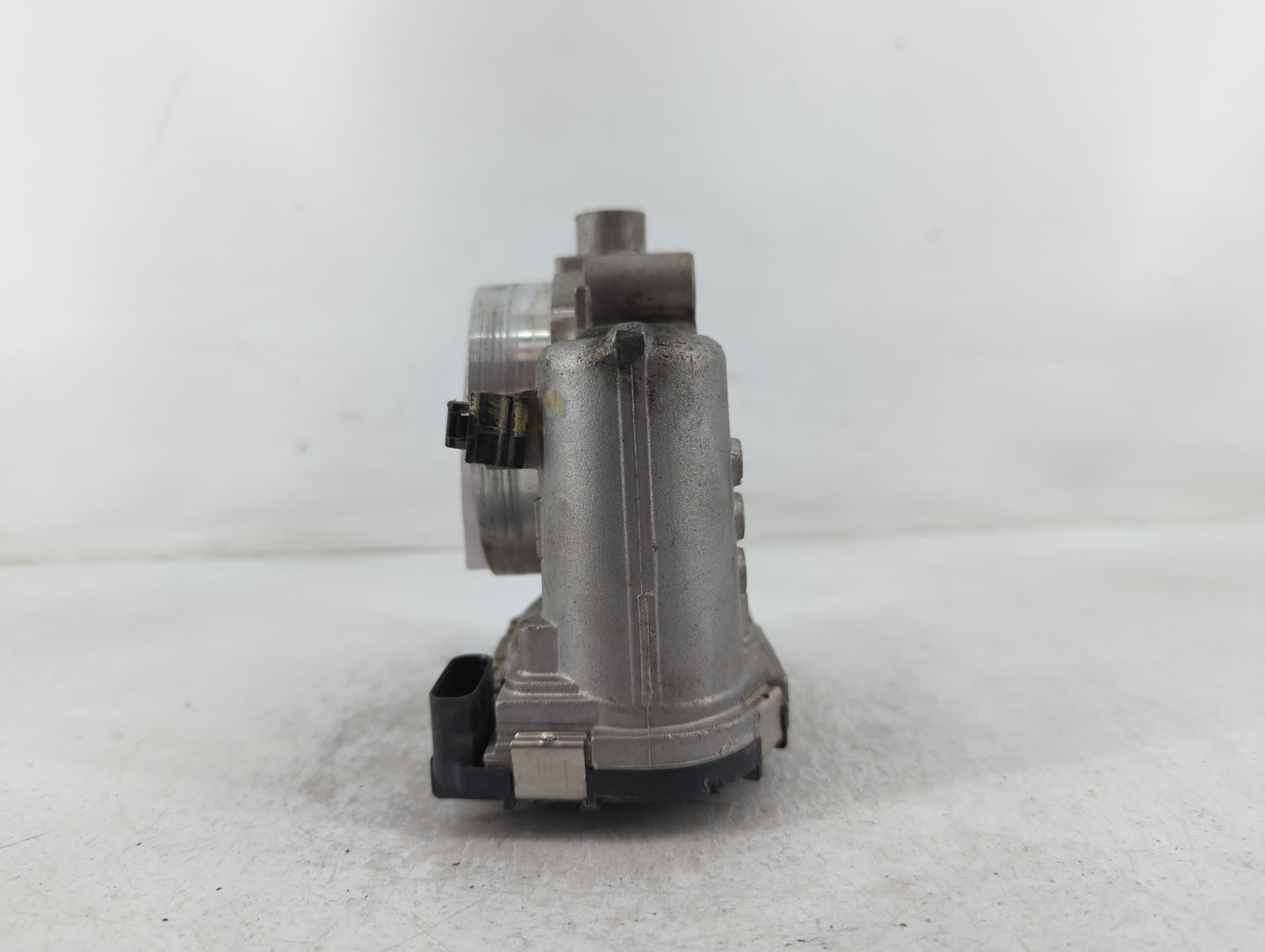 2011-2017 Chrysler 200 Throttle Body P/N:0 280 750 570 05184349AC Fits OEM Used Auto Parts - Oemusedautoparts1.com