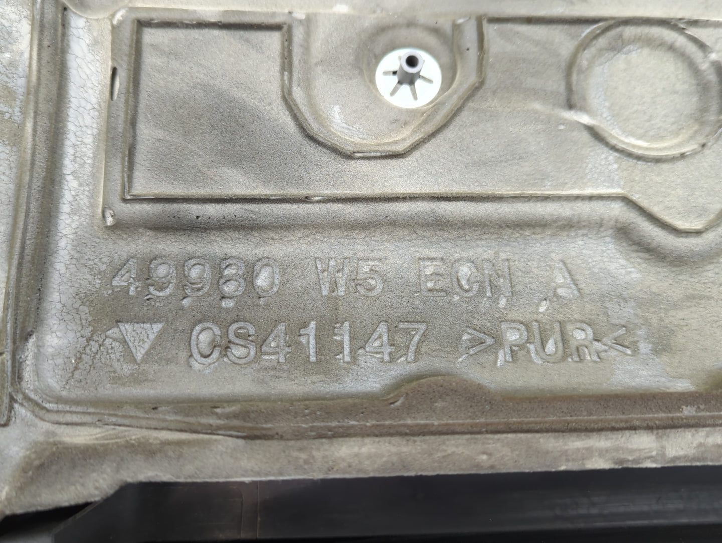 2012 Chrysler 200 Engine Cover - Oemusedautoparts1.com
