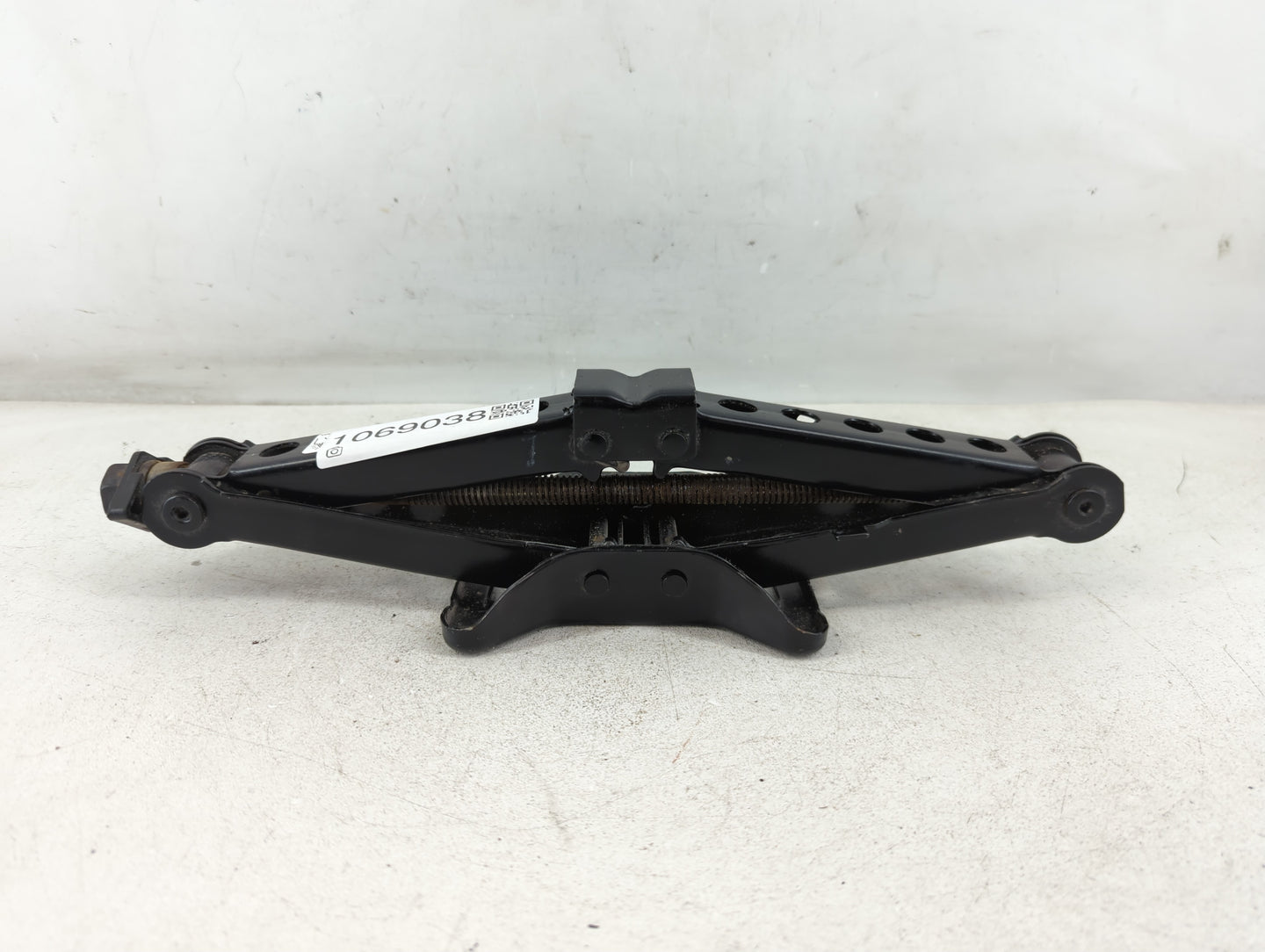 2012 Chrysler 300 Spare Scissor Car Jack - Oemusedautoparts1.com
