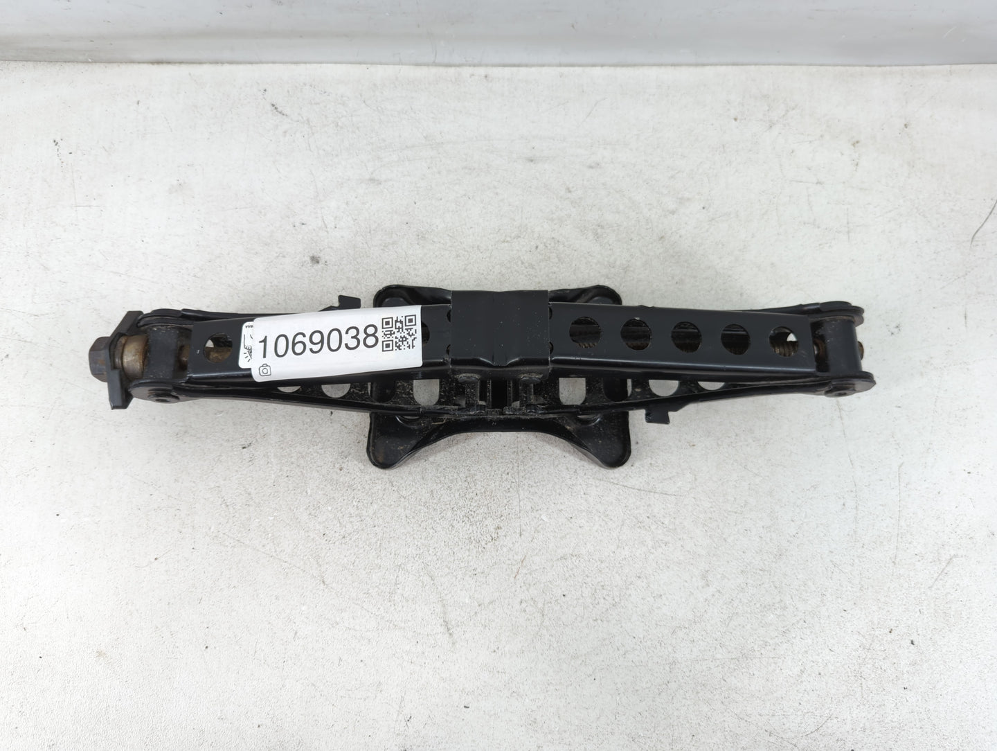 2012 Chrysler 300 Spare Scissor Car Jack - Oemusedautoparts1.com