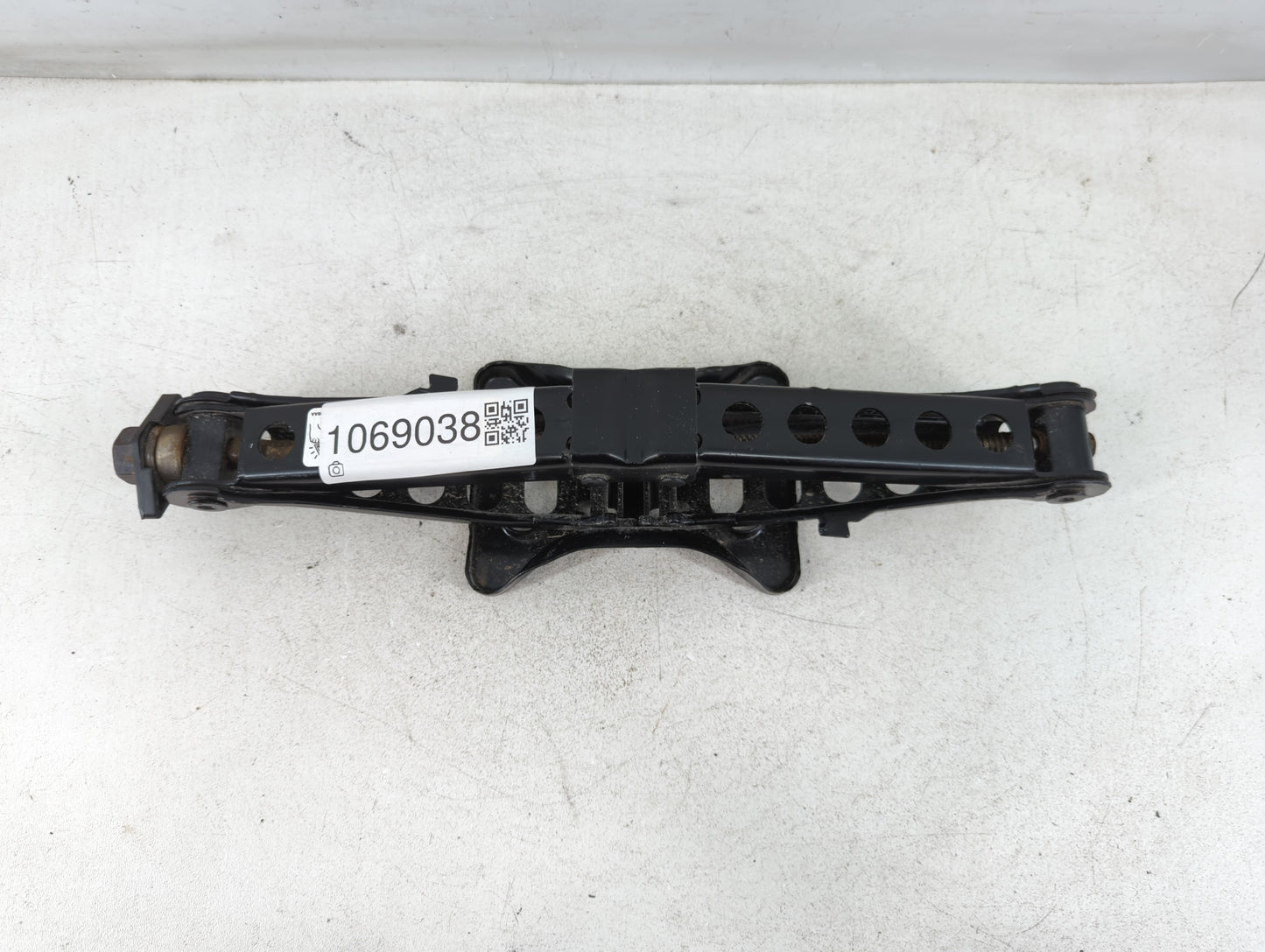2012 Chrysler 300 Spare Scissor Car Jack - Oemusedautoparts1.com