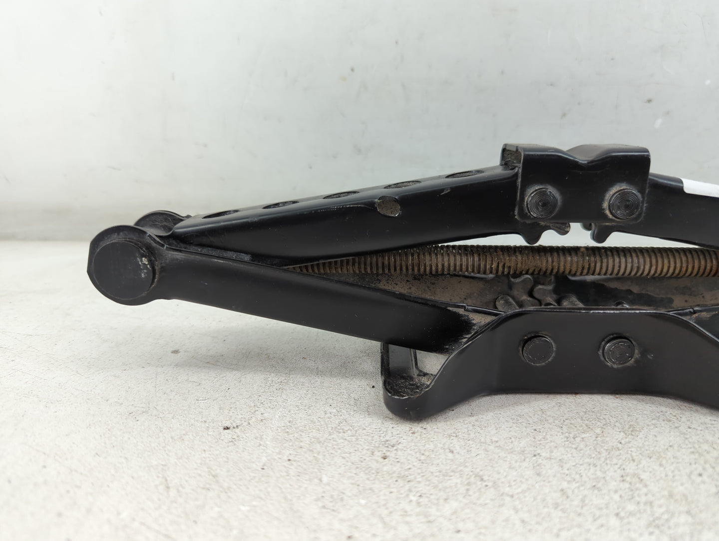2012 Chrysler 300 Spare Scissor Car Jack - Oemusedautoparts1.com