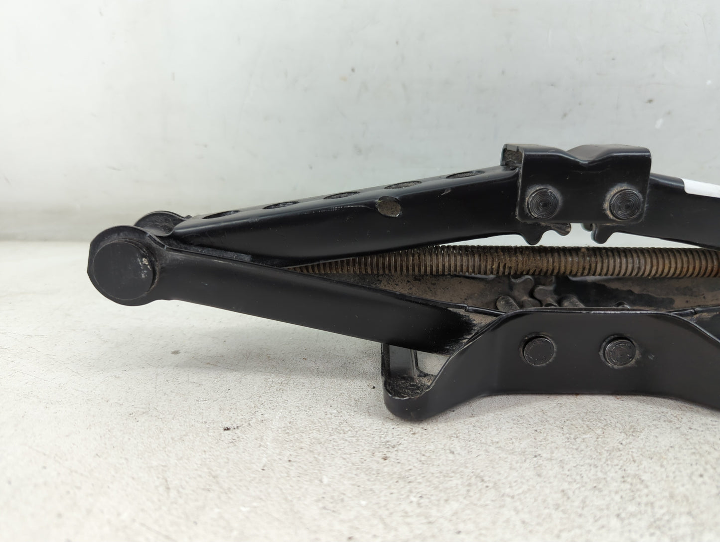 2012 Chrysler 300 Spare Scissor Car Jack - Oemusedautoparts1.com
