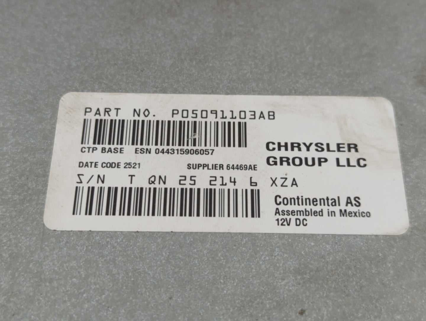 2012-2013 Chrysler 300 Radio AM FM Cd Player Receiver Replacement P/N:P05091103AB Fits Fits 2012 2013 OEM Used Auto Parts - 
