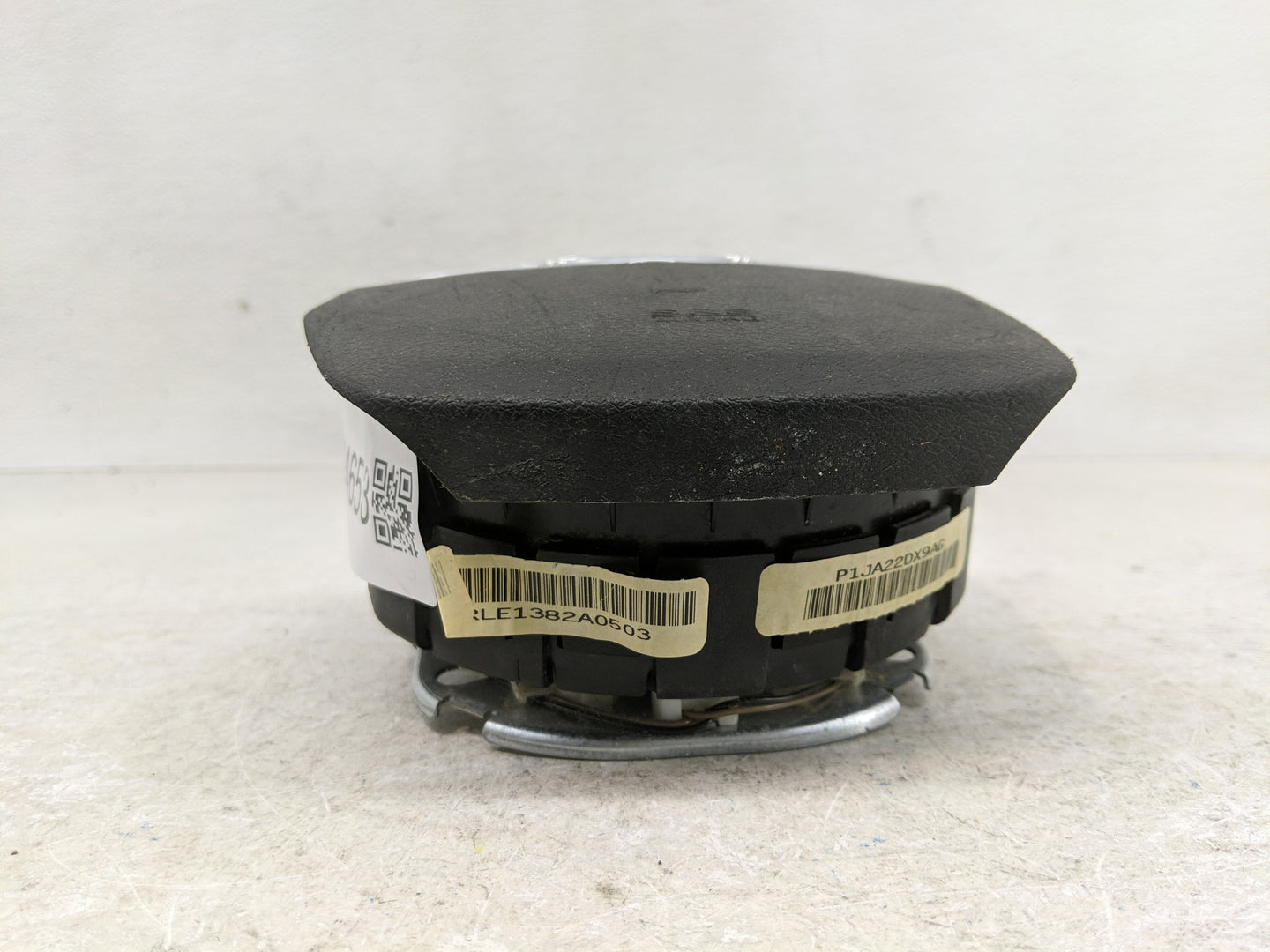 2011-2014 Chrysler 300 Air Bag Driver Left Steering Wheel Mounted Fits Fits 2011 2012 2013 2014 OEM Used Auto Parts - Oemuse