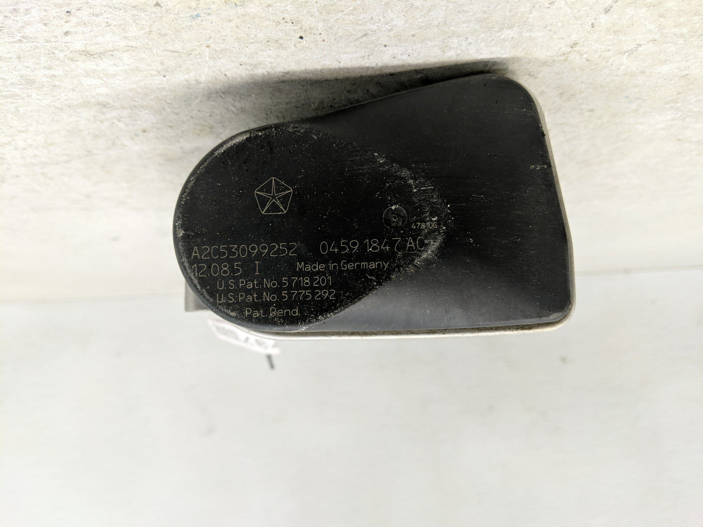 2005-2013 Chrysler 300 Throttle Body P/N:A2C53099252 Fits Fits 2005 2006 2007 2008 2009 2010 2011 2012 2013 OEM Used Auto Pa