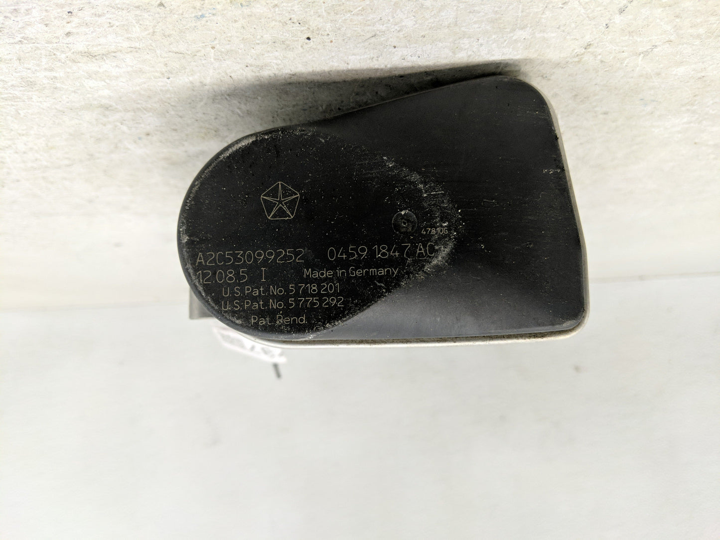 2005-2013 Chrysler 300 Throttle Body P/N:A2C53099252 Fits Fits 2005 2006 2007 2008 2009 2010 2011 2012 2013 OEM Used Auto Pa