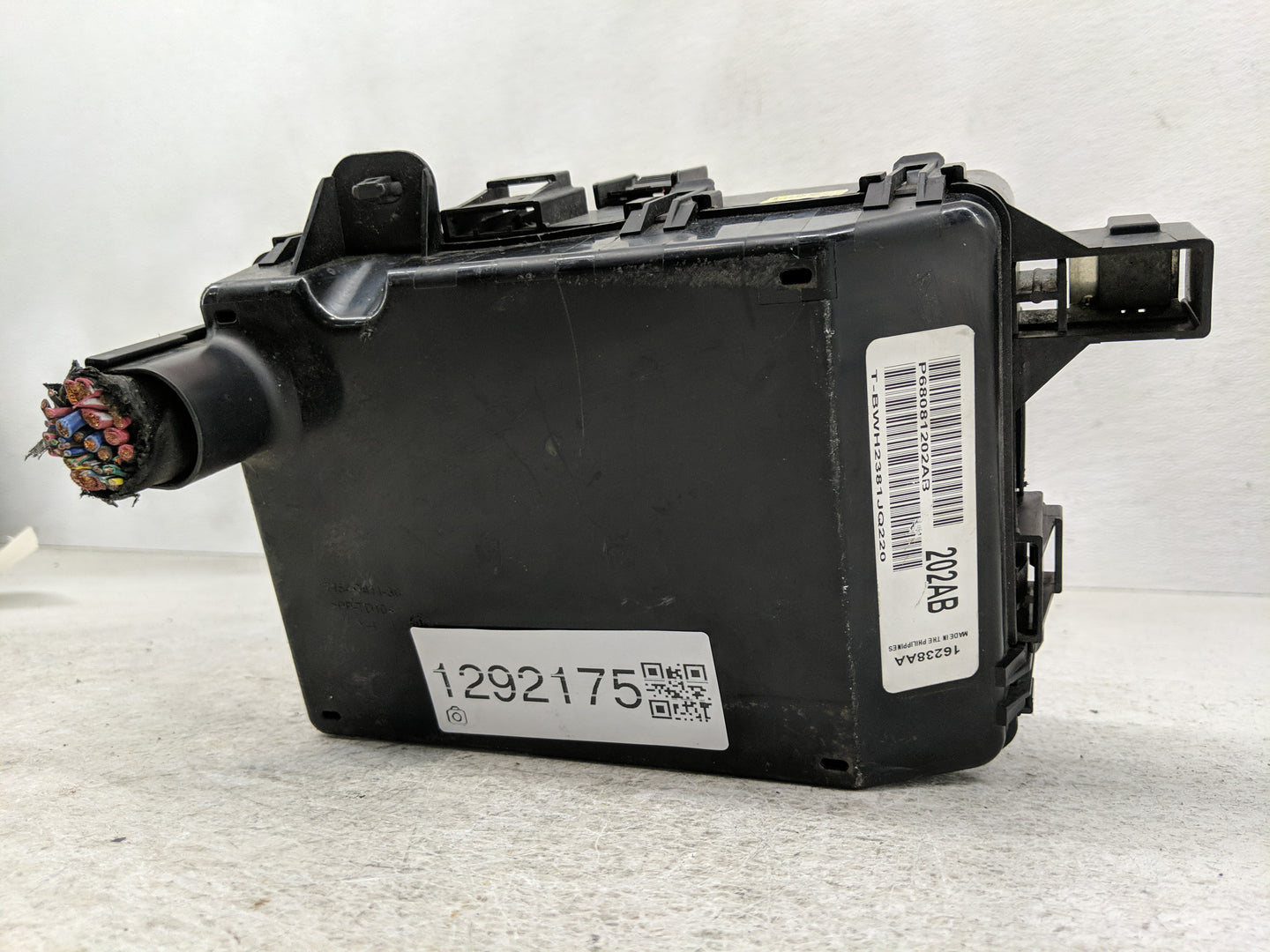 2012-2014 Chrysler 300 Fusebox Fuse Box Panel Relay Module P/N:71-3418-30 Fits Fits 2012 2013 2014 OEM Used Auto Parts - Oem