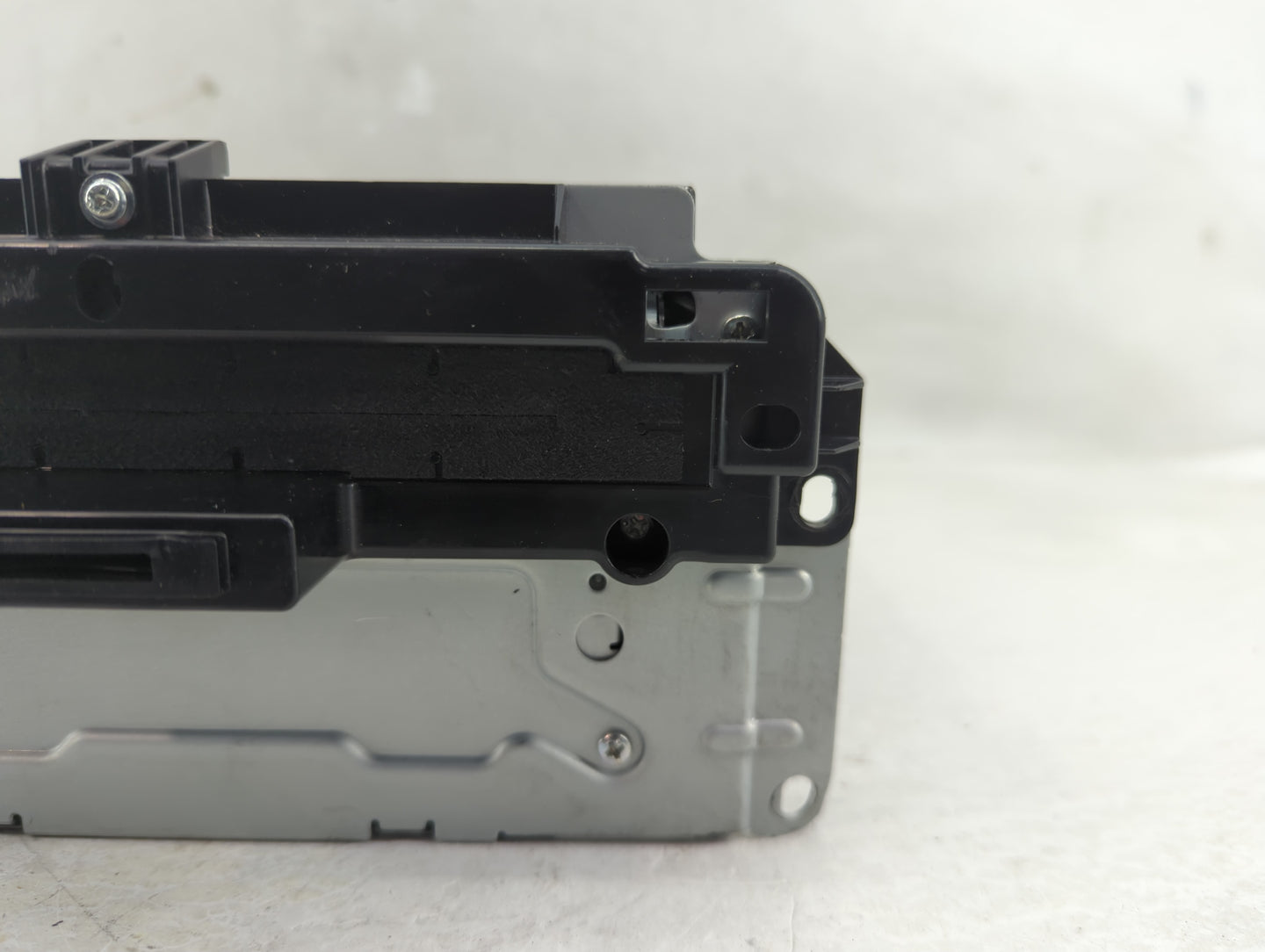 2012-2013 Chrysler 300 Radio AM FM Cd Player Receiver Replacement P/N:M4G4102036-00 Fits Fits 2012 2013 OEM Used Auto Parts 