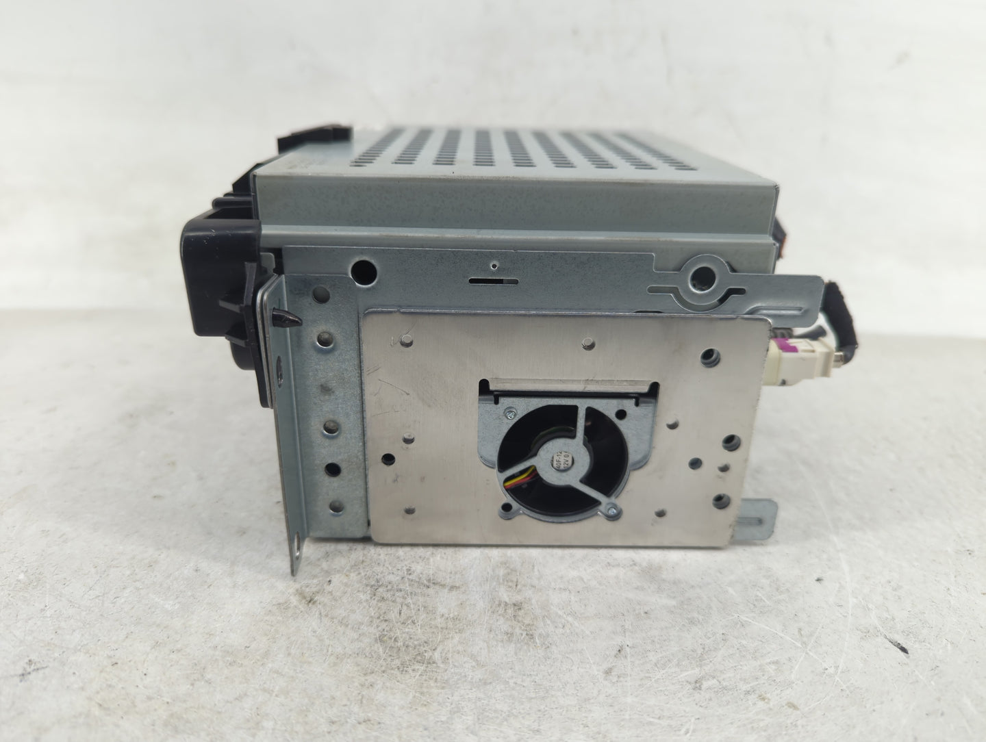 2012-2013 Chrysler 300 Radio AM FM Cd Player Receiver Replacement P/N:P05091103AE Fits Fits 2012 2013 OEM Used Auto Parts - 