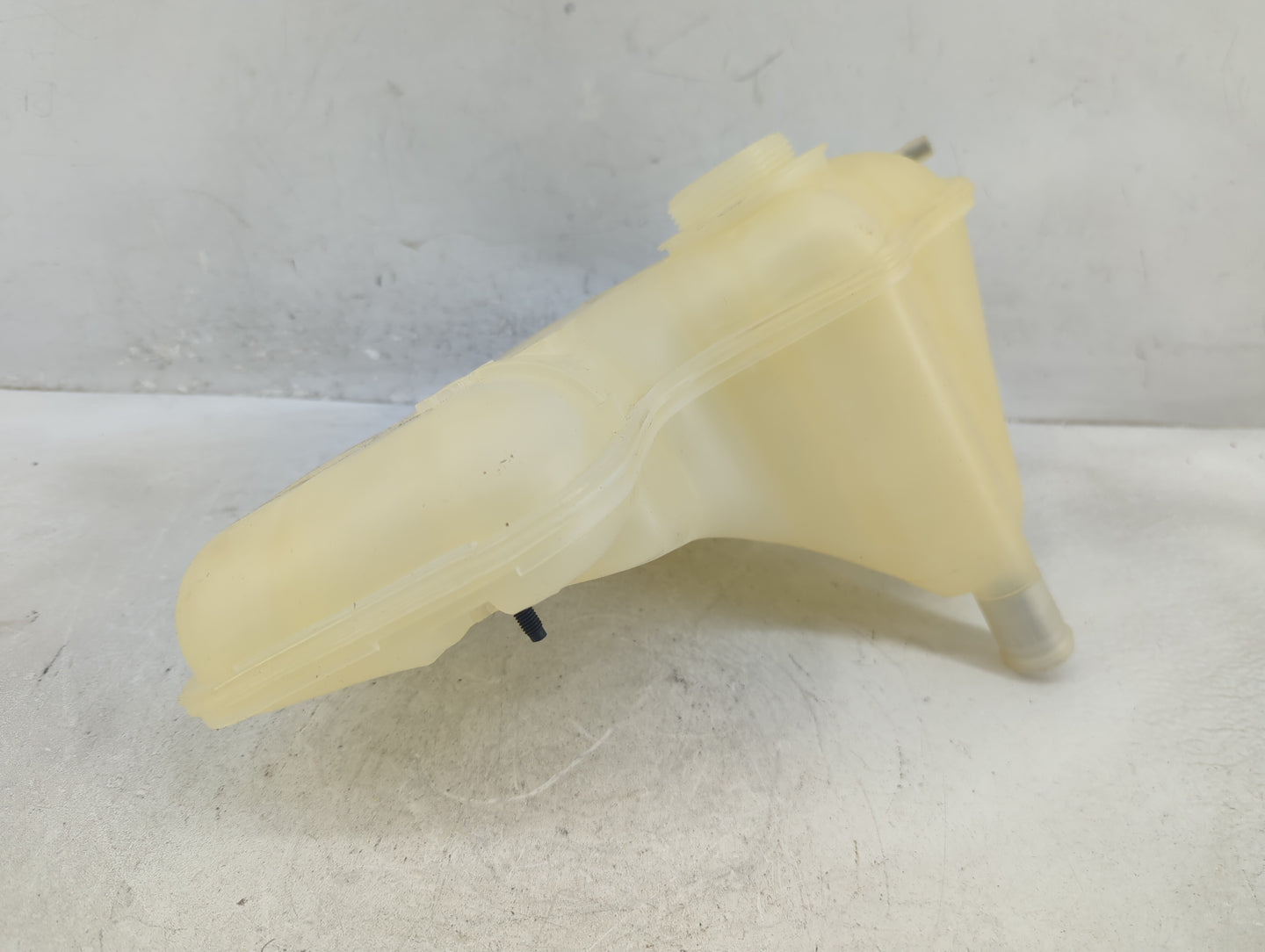 2011-2022 Chrysler 300 Radiator Coolant Overflow Expansion Tank Bottle 1416197 - Oemusedautoparts1.com