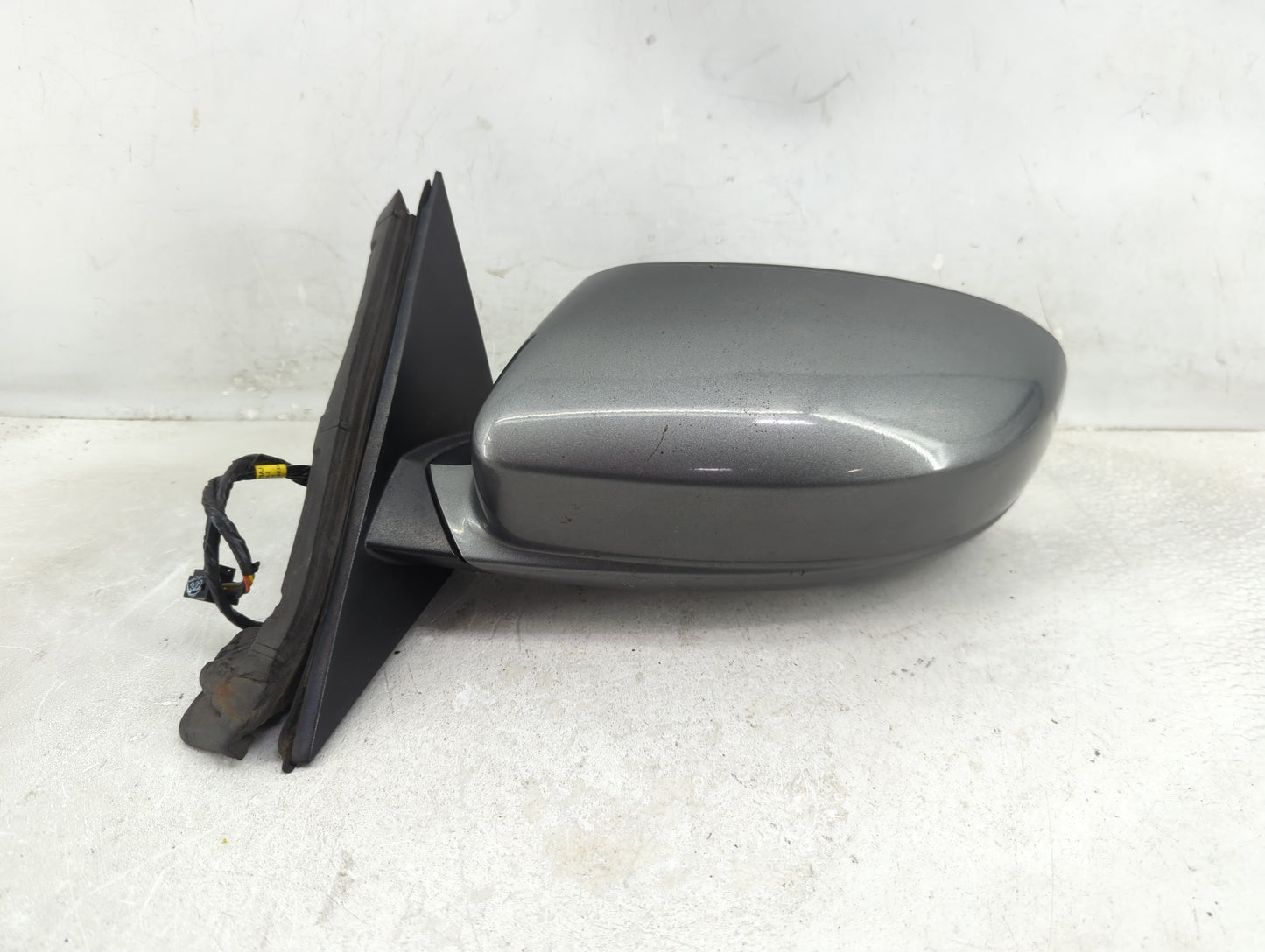 2011-2014 Chrysler 300 Driver Side View Mirror - Left Door Mirror OEM Used - Oemusedautoparts1.com