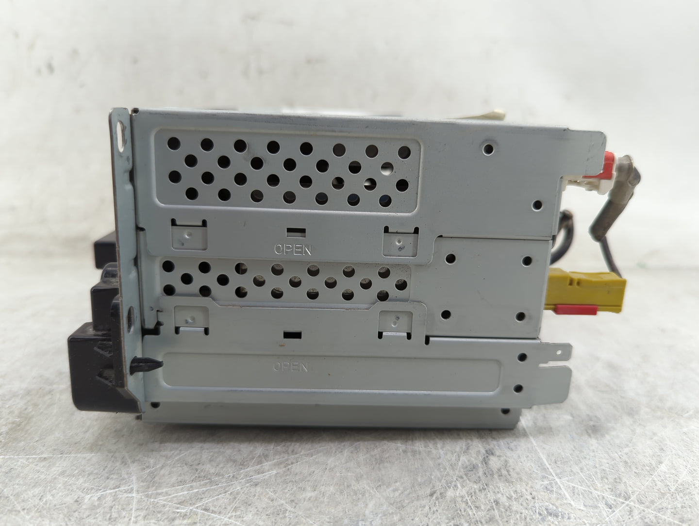 2012 Chrysler 300 Radio AM FM Cd Player Receiver Replacement P/N:P05091038AJ CQ-UC01E0GX Fits OEM Used Auto Parts - Oemuseda