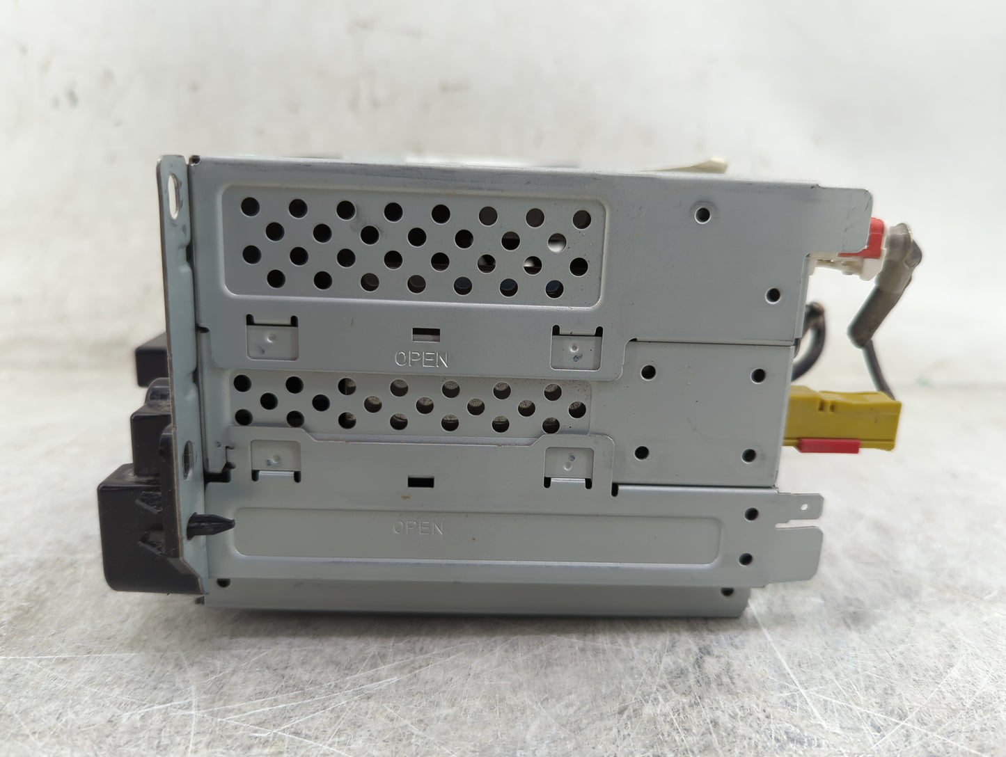 2012 Chrysler 300 Radio AM FM Cd Player Receiver Replacement P/N:P05091038AJ CQ-UC01E0GX Fits OEM Used Auto Parts - Oemuseda