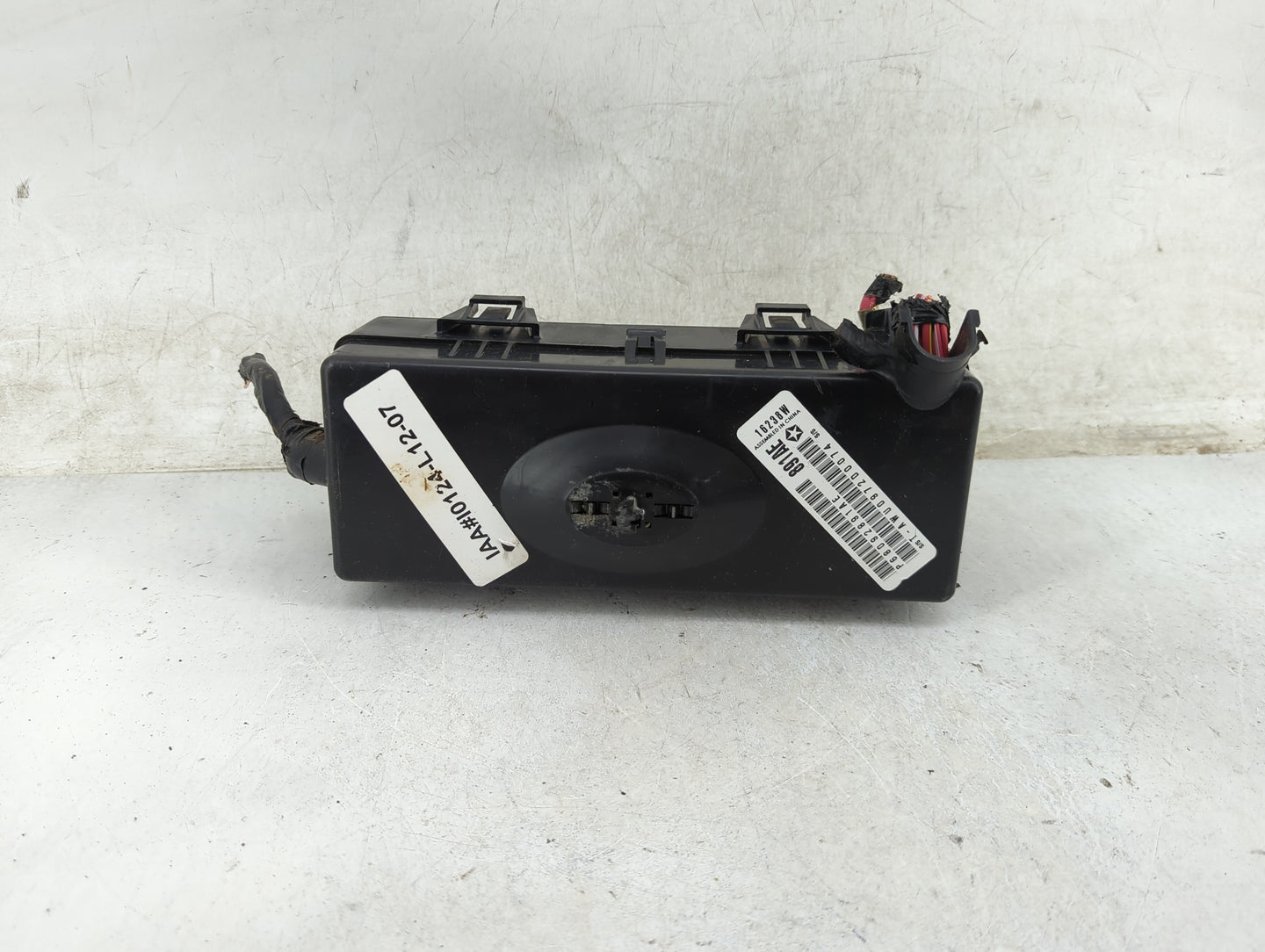 2012-2014 Chrysler 300 Fusebox Fuse Box Panel Relay Module P/N:P68092891AE 68092891AE Fits Fits 2012 2013 2014 OEM Used Auto
