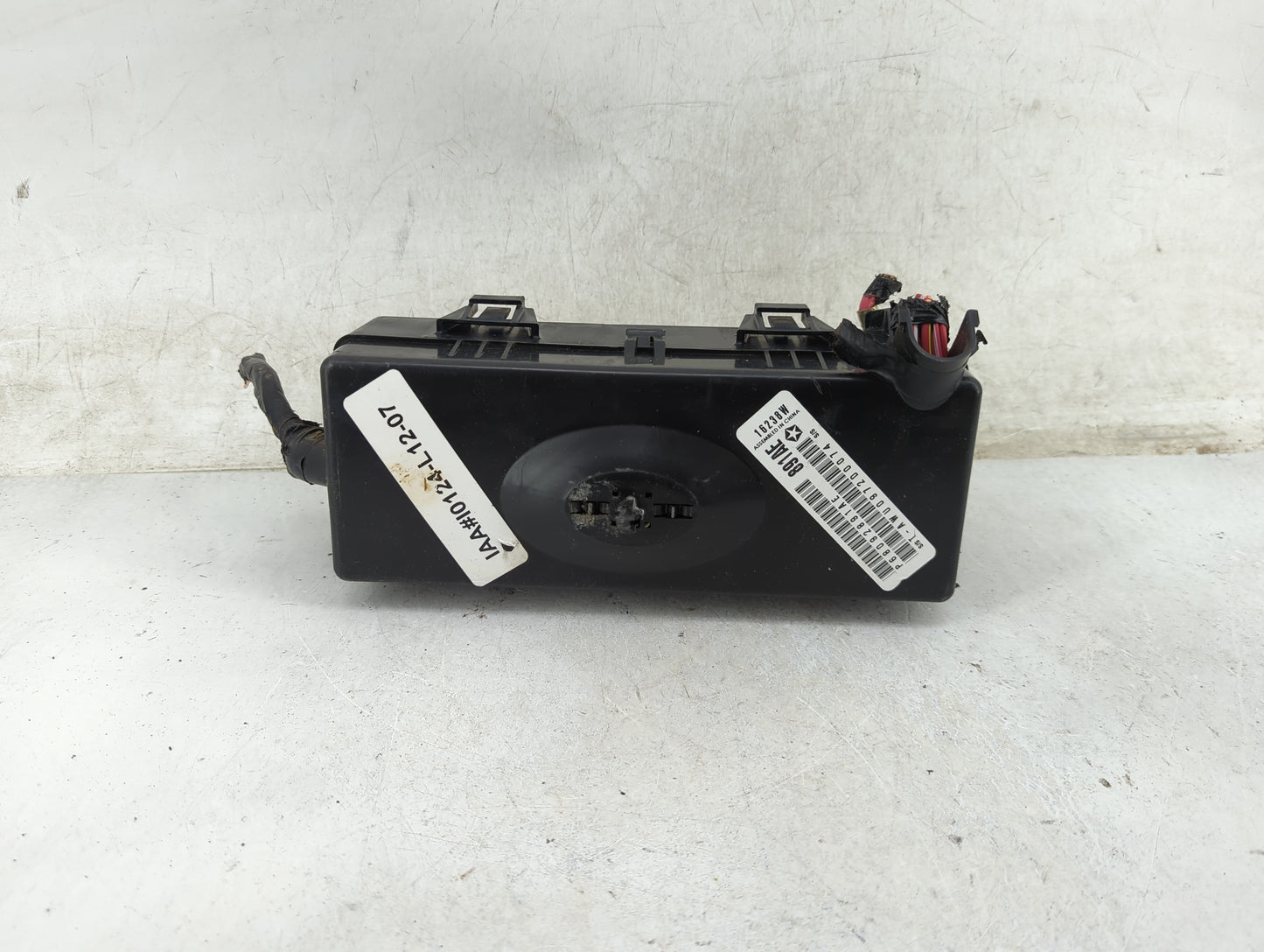 2012-2014 Chrysler 300 Fusebox Fuse Box Panel Relay Module P/N:P68092891AE 68092891AE Fits Fits 2012 2013 2014 OEM Used Auto