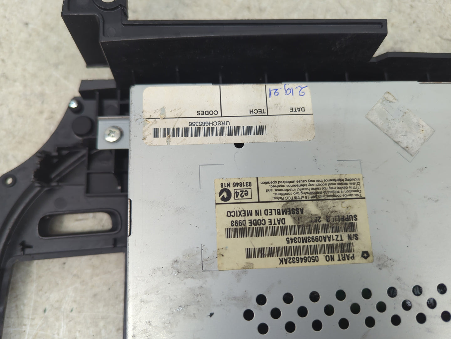 2011-2014 Chrysler 300 Information Display Screen 1496093 - Oemusedautoparts1.com