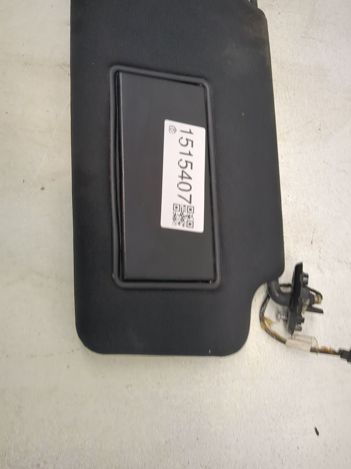 2012 Chrysler 300 Sun Visor Shade Replacement Passenger Right Mirror Fits OEM Used Auto Parts - Oemusedautoparts1.com