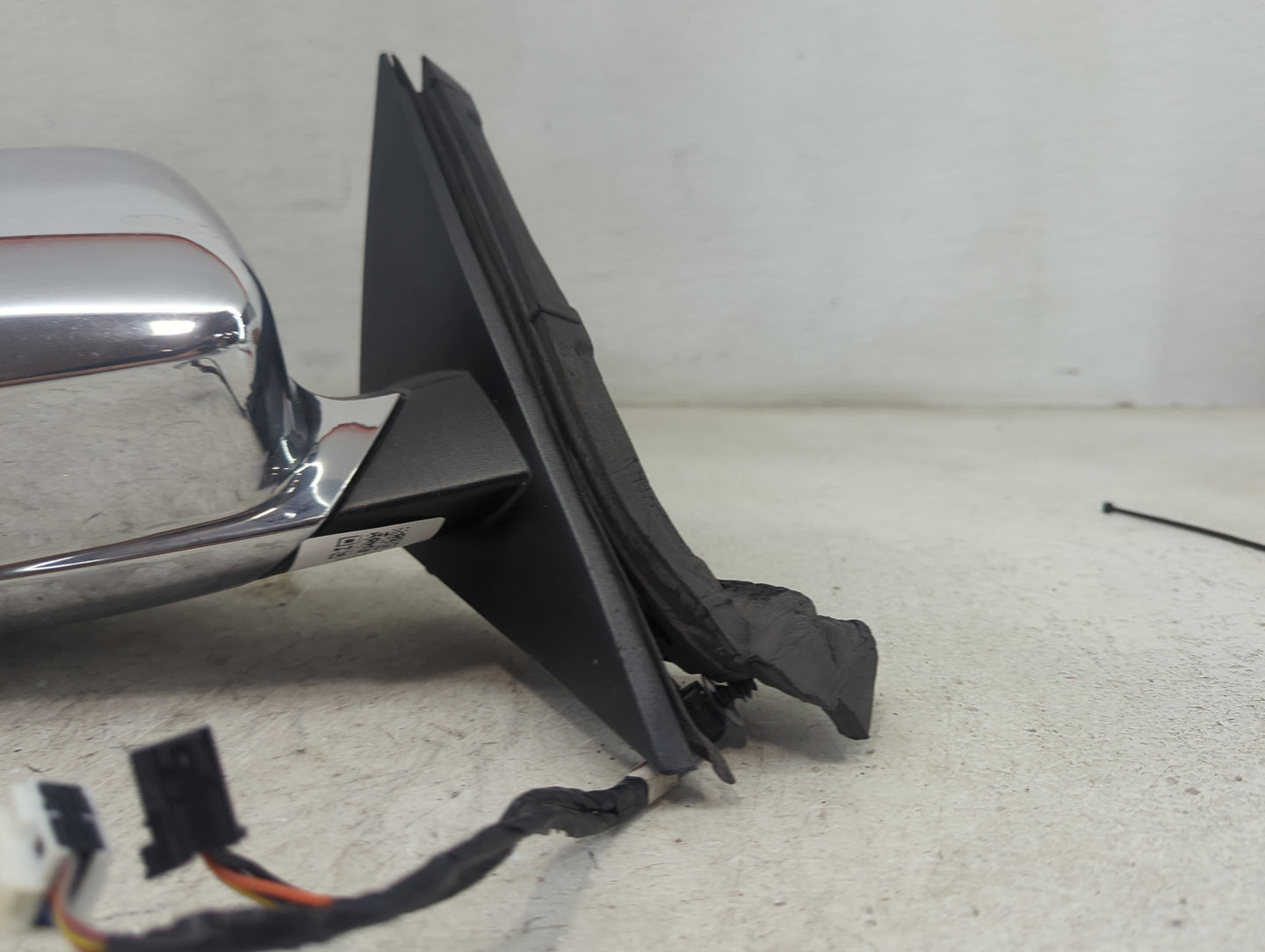 2011-2014 Chrysler 300 Passenger Side View Mirror - Right Door Mirror OEM Used - Oemusedautoparts1.com