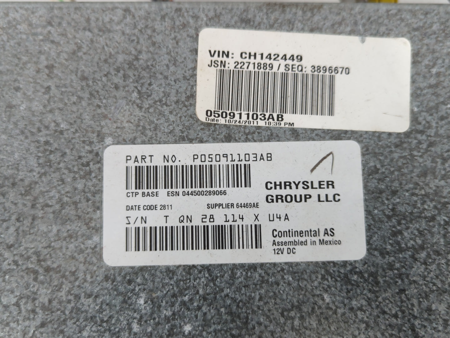 2012-2014 Chrysler 300 Am Fm Cd Player Radio Receiver - Oemusedautoparts1.com