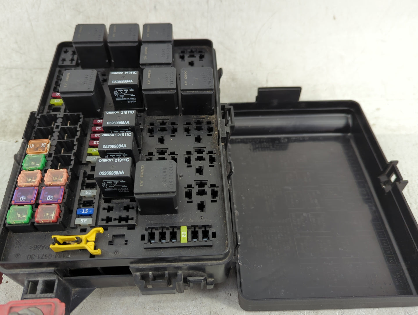 2012 Chrysler Charger Fusebox Fuse Box Panel Relay Module P/N:P68083958AA 68083958AA Fits Fits 2013 2014 OEM Used Auto Parts