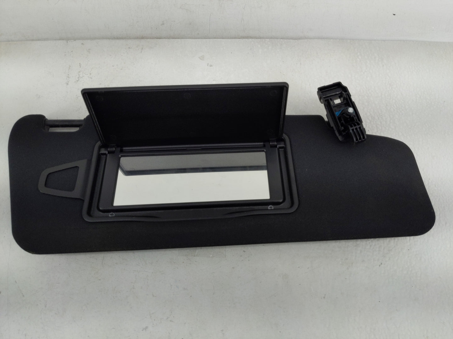 2012 Chrysler E Class Sun Visor Shade Replacement Passenger Right Mirror Fits OEM Used Auto Parts - Oemusedautoparts1.com